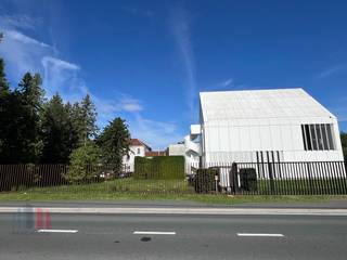 Fantastisch gelegen high-end kantoor met een oppervlakte van 336 m² te huur langs de bedrijvige Assesteenweg en op amper 2 min. van de E40  op-...