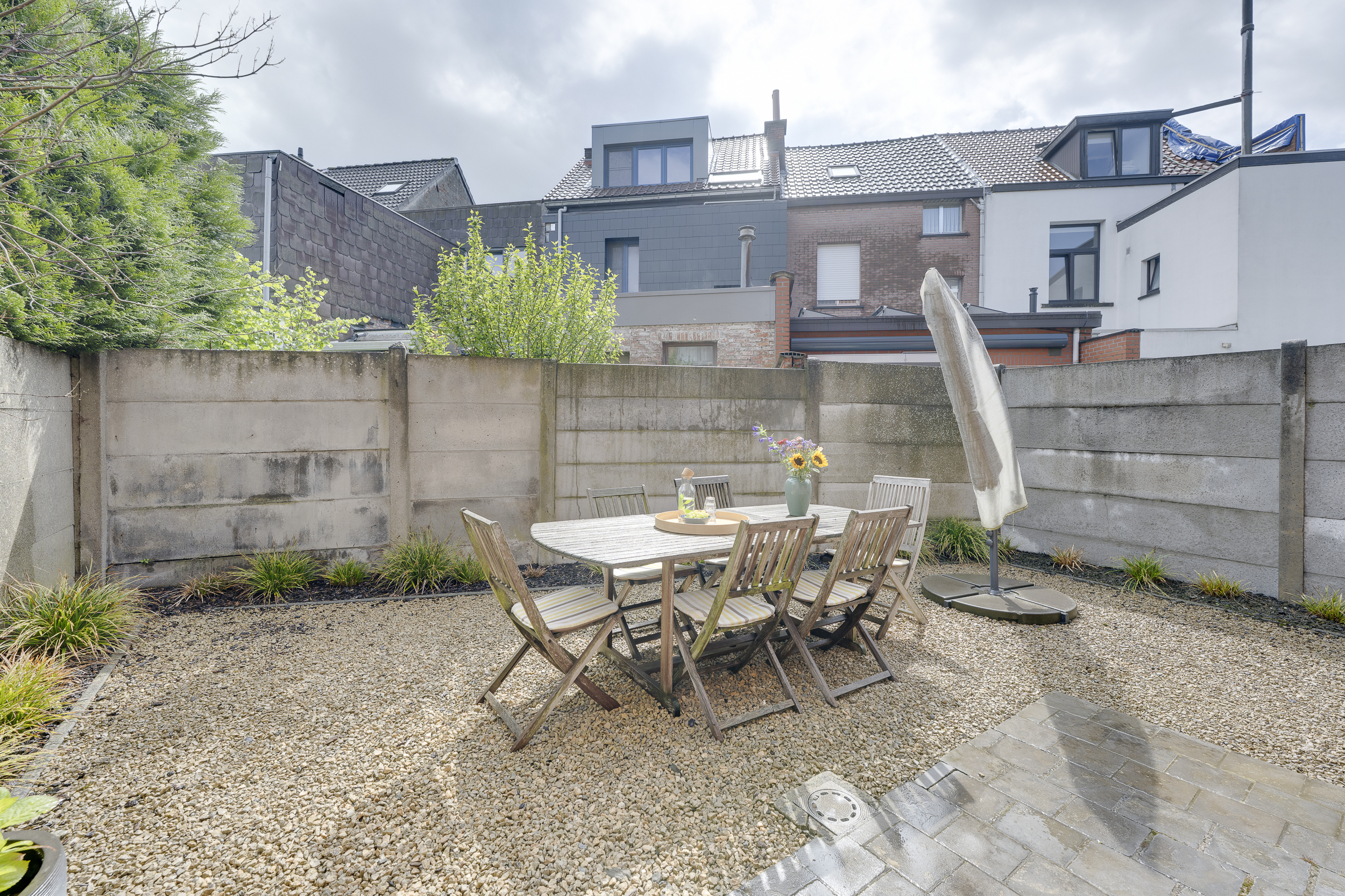 Bijzondere bel-étagewoning met potentieel en tuintje - foto 2