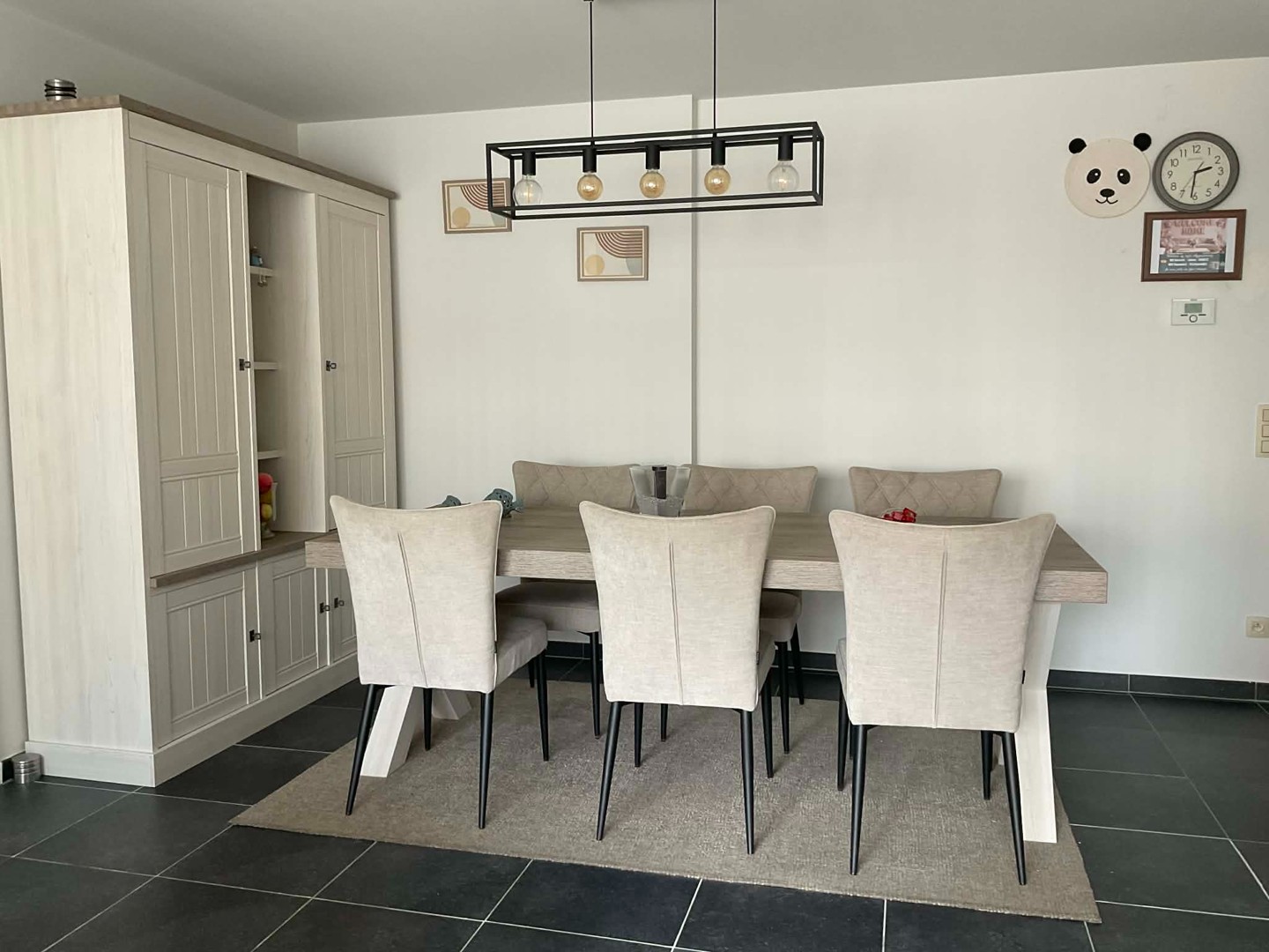 Prachtig appartement op het 1ste verdiep, met 2 slaapkamers, instapklaar en energiezuinig, keuken, badkamer en balkon op het Casinoplein - foto 5