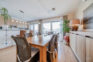 We Invest stelt u graag dit prachtige, volledig gerenoveerde appartement van 101 m² voor, gelegen op de 3e verdieping van een vernieuwd gebouw in...