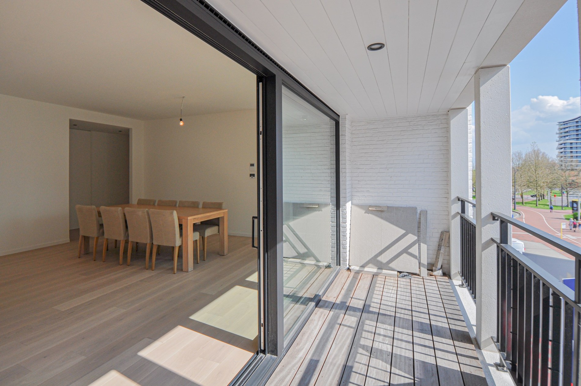 Appartement met gevelbreedte van ongeveer 5,2 meter en een ruim zonnig terras. - foto 1