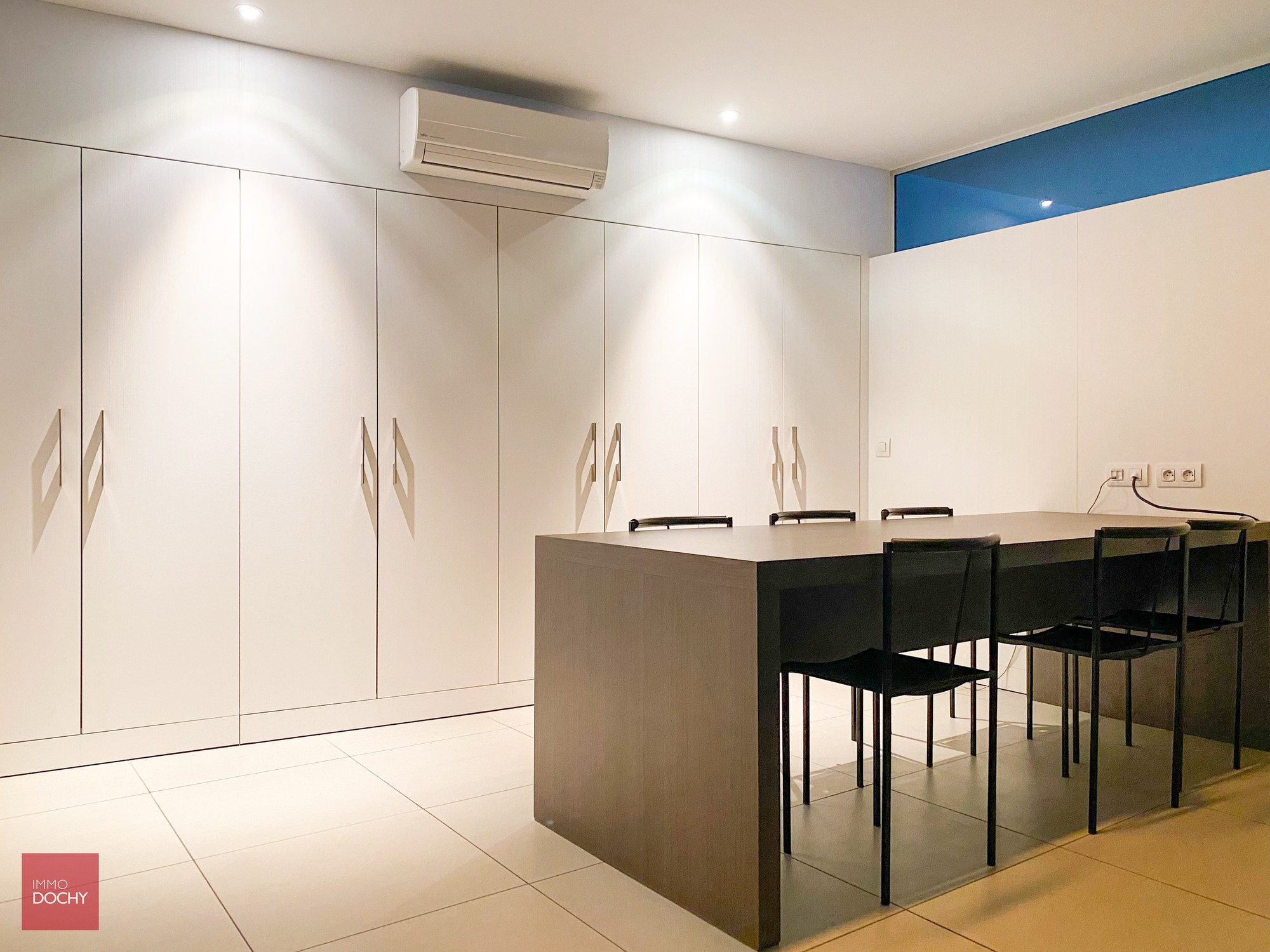 Heel goed gelegen handelspand / instapklare kantoren met private parking | Beverestraat - foto 3