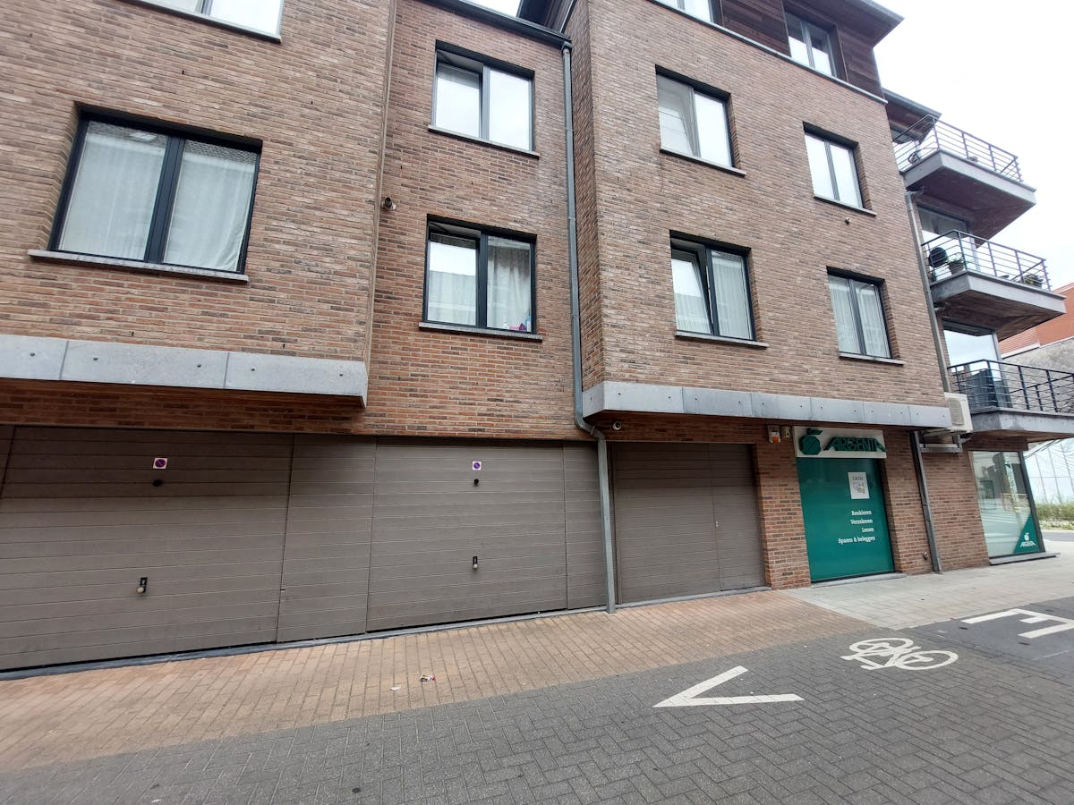 Garagebox te koop in hartje Rumbeke - foto 4