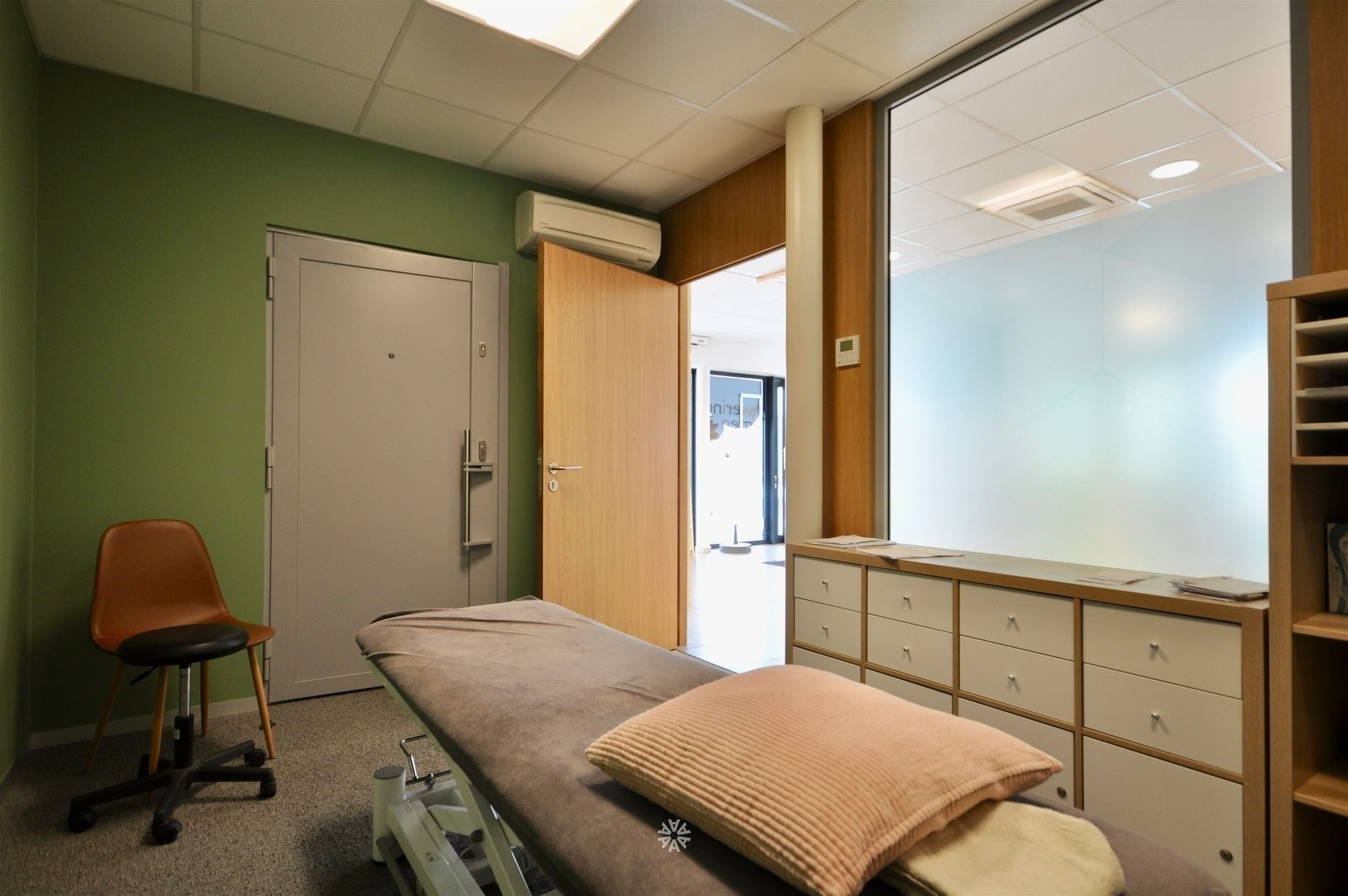 Veelzijdige handelsruimte/kantoor in centrum Berchem - foto 4