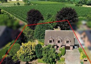 Gunstig gelegen villa met langsgelegen bouwgrond, nabij centrum Alken* Geen renovatieverplichting (EPC-label: D)* AsbestveiligDeze open bebouwing...