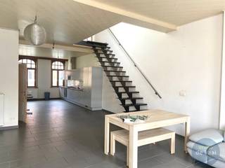 Bovenhuis gelegen in het hart van Nieuwpoort. Geniet hier van een uiterst ruim appartement met een huisgevoel. Gelegen in het commercieel centrum op...