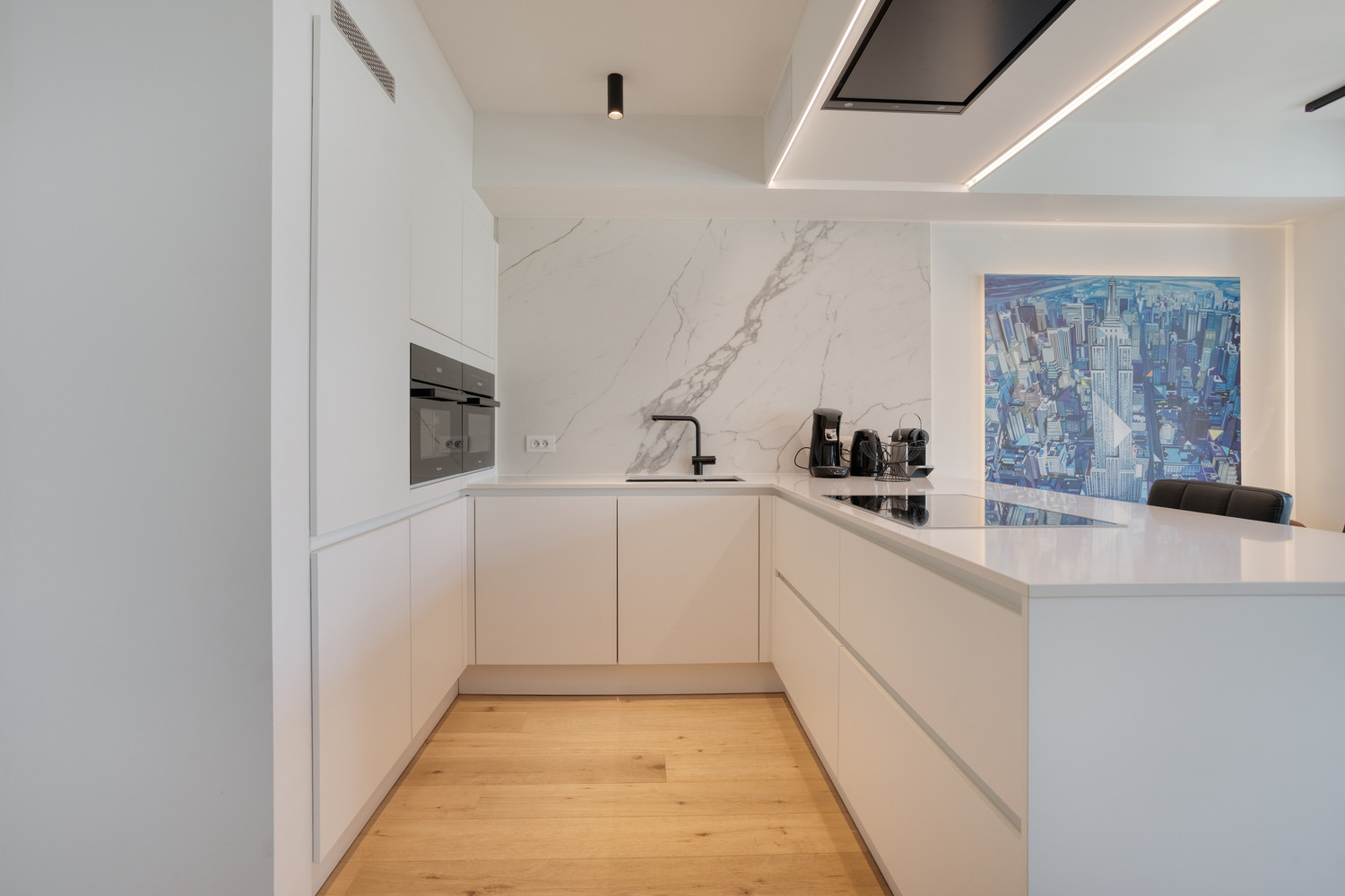 LUXUEUS AFGEWERKT 2-SLPK.-APP MET TERRAS OP 100M V/D ZEE - foto 4