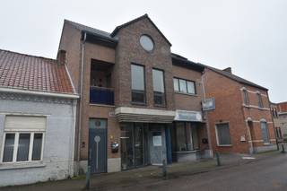 NIEUW BIJ ANIMOVASTGOED!!! Handelspand met woonst te koop in Koersel-centrum! Dit handelspand is gelegen in Koersel-centurm, een commerciële...