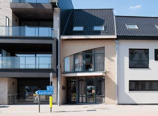 Dit gebouw werd opgetrokken in 1997, initieel als een kantoorruimte met een duplexwoning erboven. In 2017 werd de vergunning verleend om...