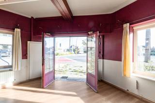 [[ DIT PAND NEEMT DEEL AAN DE ERA OPEN HUIZEN DAG OP 6/12 VAN 9:30 TOT 10:30 ]]Dit handelshuis met woonst biedt een uitzonderlijke zichtbaarheid op...