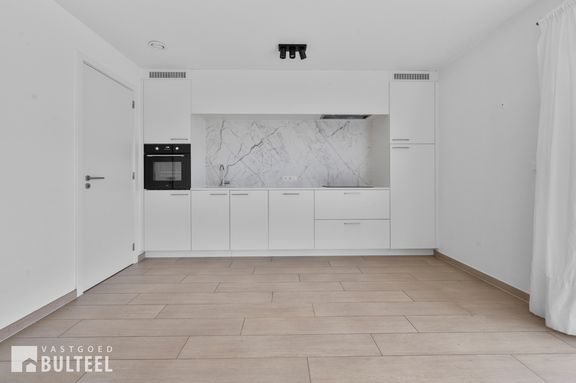 Energiezuinig gelijkvloers appartement met 2 slpkrs, garage en tuin! - foto 4