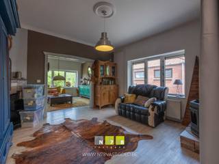 <span><strong>VRIJSTAANDE WONING MET VRIJSTAANDE GARAGE EN WERKHUIS OP EEN PERCEEL VAN 12A67CA TE MAASEIK (NEEROETEREN)</strong><br /><br /><strong>TROEVEN</strong><br />- Rustig en landelijk gelegen.<br />- Op wandelafstand van natuurgebied Tösch-Langeren.<br />- Veel fiets - en wandelpaden.<br />- Goede verbinding naar omliggende steden zoals Maasmechelen, Dilsen-Stokkem, centrum van Maaseik,...<br /><span>- Heel eenvoudig en budgetvriendelijk verbeteren naar label D! (zie extra informatie in deze advertentie)</span><br />- Karaktervolle warme inrichting.<br />- Gelijkvloers wonen mogelijk.<br />- Mogelijkheid tot een derde slaapkamer. <br />- Diverse vernieuwingen door de jaren heen.<br />- Ruime veranda met zicht op de tuin.<br />- Vrijstaande garage met ruime oprit voorzien van een automatische poort.<br />- Ruim werkhuis aan de achterzijde.<br />- Mooie tuin aan de achterzijde van de woning met veel groen, fruitbomen, notenbomen,.... <br /><br /><strong>KELDERVERDIEPING -01</strong> | (2,65m x 3,85m = 10,20m²): betonvloer.<br /><br /><strong>GELIJKVLOERS 00</strong><br />- Inkomhal (3,00m x 2,65m = 7,95m²): trap naar de eerste verdieping, tegelvloer.<br />- Leefruimte (4,30m x 8,30m = 35,69m²): deur naar de veranda en eetplaats, airco, kachel, sierhaard, in deze ruimte kan eventueel een slaapkamer gecreëerd worden, tegelvloer.<br />- Eetplaats (3,65m x 4,00m = 14,60m²): tegelvloer.<br />- Keuken (3,00m x 2,50m = 7,50m²): geïnstalleerde keuken met onderkasten, bovenkasten, gasfornuis, dampkap, vaatwasser, deels wandbetegeling, tegelvloer.<br />- Apart toilet/doucheruimte (1,40m x 2,40m = 3,36m²): spoelbak, zittoilet, inloopdouche, wandbetegeling, tegelvloer.<br />- Veranda ((2,40m x 5,60m) + (5,00m x 2,30m) = 24,94m²): veel lichtinval, zicht op de tuin, tegelvloer.<br /><br /><strong>VERDIEPING +01</strong><br />- Overloop ((1,15m x 3,40m) + (1,30m x 0,90m) = 5,08m²): tegelvloer.<br />- Berging (1,70m x 1,30m = 2,21m²): laminaat.<br />- Badkamer ((6,30m x 1,90m) + (1,70m x 3,00m) = 17,07m²): badmeubel met enkele lavabo, lades; betegeld ligbad, aansluiting wasmachine/droogkast, inbouwkasten, deels wandbetegeling, tapijt. Eventueel kan deze ruimte omgevormd worden naar een slaapkamer.<br />- Slaapkamer 1 (3,70m x 3,50m = 12,95m²): houten vloer.<br />- Slaapkamer 2 (3,70m x 3,15m = 11,66m²): momenteel ingericht als dressing, houten vloer.<br />- Apart toilet (1,50m x 1,00m = 1,50m²): lavabo, zittoilet, tegelvloer.<br /><br /></span>
<p><strong>VERDIEPING +02 | </strong>bergzolder, bereikbaar via luik.<br /><br /></p>
<span><strong>VERNIEUWINGEN</strong><br />- Dak ( pannen, panlatten, onderdak,...) en renovatie dakkapellen. (isolatie, kunststof kozijnen,...) <br />- Dakgoten en regenpijpen.<br />- Ramen.<br /><br /><br /><strong>EXTRA INFORMATIE EPC- LABEL | Het is heel gemakkelijk label D te behalen dankzij volgende stappen: </strong><br /><strong>- Maatregel 1:</strong> uitrollen van 3 rollen minerale wol 18cm dik (voldoet voor oppervlakte van 13,29m² buitenkant gemeten) op de zoldervloer. <br />Kleine moeite voor een groter warmtebehoud! <br /><strong>- Maatregel 2: </strong> afkoppelen houtkachel in de living.<br /><br /><strong>EXTERIEUR</strong><br />- Garage (4,80m x 4,85m = 23,28m²): automatische sectionale poort, aansluiting water aan de afvoer, grondwaterpomp: beregening tuin.<br />- Werkhuis (6,30m x 4,70m = 29,61m²): geïsoleerde dakplaten, wanden, laminaat.<br />- Aangelegde en omheinde tuin.<br /><br />Bekijkt u deze advertentie via een aanverwante vastgoedsite, surf dan zeker naar onze website <strong>www.N78vastgoed.be</strong> voor een uitgebreide beschrijving en foto's. <strong>Meer info: +32 (0)89 86 18 88 of info@N78vastgoed.be.</strong></span>