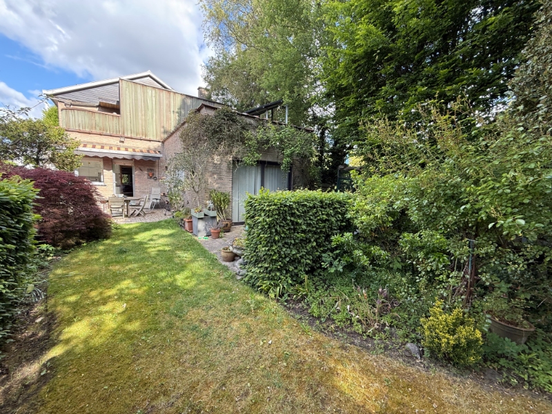 Ruime woning met kantoor en prachtige tuin op toplocatie - foto 4