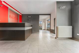 Handelspand op perfecte locatie met enorme visibiliteit! Belangrijkste troeven:- Centrale ligging in Balen centrum- Perfecte commerciële locatie met...