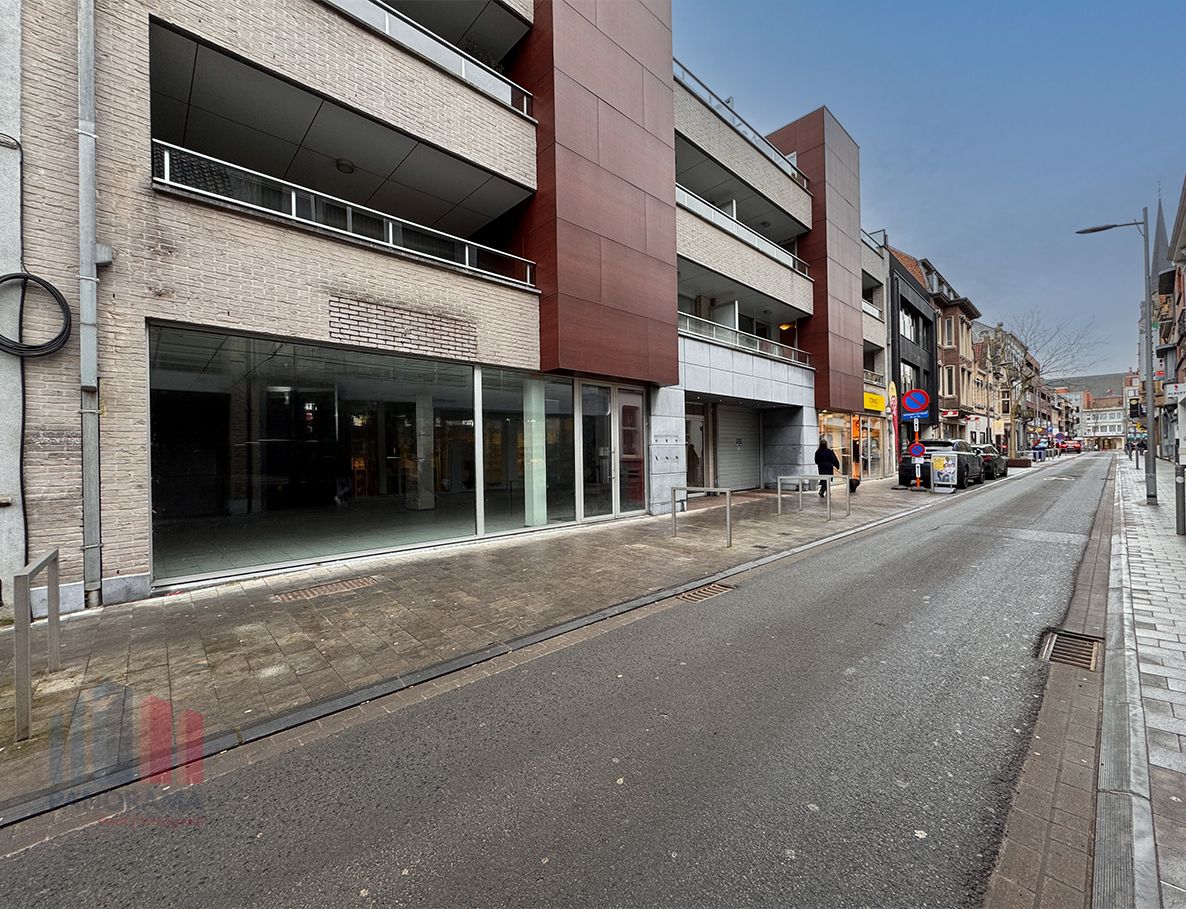 619 m² handelspand op toplocatie in centrum Izegem - foto 1