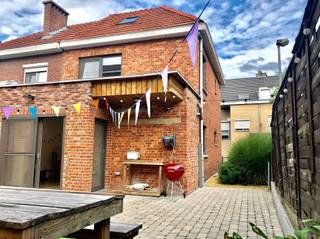 Deze recent gerenoveerde (2018), deels gemeubelde en energiezuinige woning is gelegen nabij het centrum van Leuven, het openbaar vervoer en...