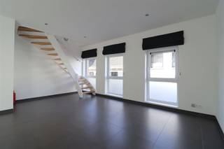 <p><span><span><span><span><span>Would you like to live in the lively University Quarter? Discover this apartment with 1 spacious bedroom, sunny terrace and beautiful light.<br /><br /> Located in the middle of the quiet Falconrui, between the Paardemarkt and the Oudeleeuwenrui. The abundance of cafes, bars, restaurants and many events keep the area buzzing all year round. Okay and Delhaize within walking distance. Directly on major approach roads, the Antwerp Ring and public transport. Velo station within walking distance.<br /><br /> • Prime location<br /> • Small-scale building from 2013<br /> • Very low EPC score (Label B)<br /> • No overhead costs<br /><br /> The 70 m² apartment is located on the 2nd and 3rd floor and is accessible by stairs. The spacious living room is divided into a living room with open kitchen, installed with appliances. Furthermore, a technical storage room with connection for washing machine. The fixed staircase leads to the duplex floor. Here is the bedroom of 20 m² with bathroom en suite. The bathroom includes a shower, a toilet and a sink. From the bedroom there is access to the south oriented terrace of 6 m².<br /><br /> The utilities provide individual meters in the name of the tenant.<br /><br /> Interested? Please fill in your details at the bottom of the advertisement on our website www.sinjoor.be. The file manager will then contact you as soon as possible.</span></span></span></span></span></p>