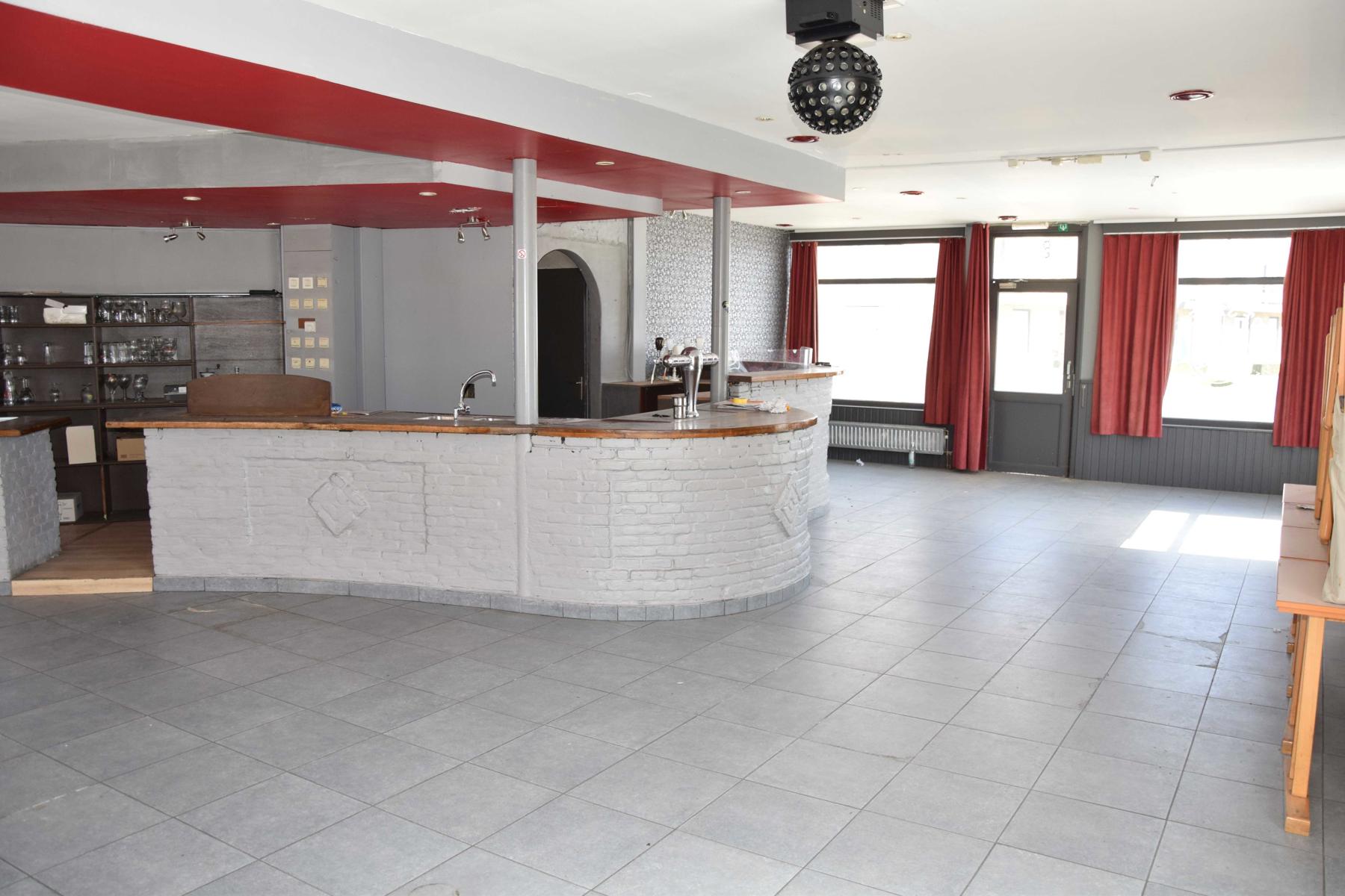 Gunstig gelegen handelspand met woonst - foto 2