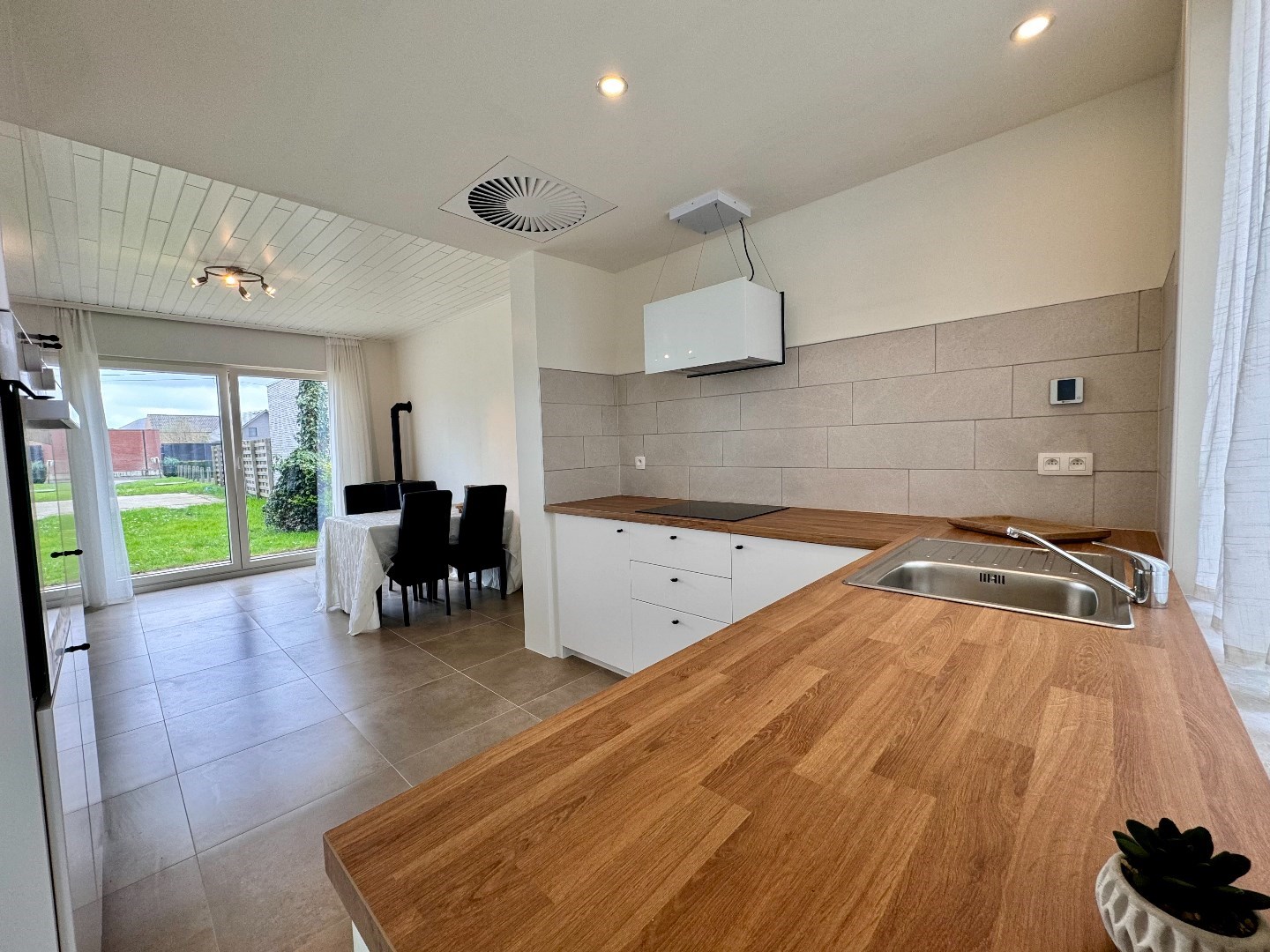 RECENT GERENOVEERDE WONING (2024) MET 4 SLPKS, 2 BADKAMERS EN TUIN - foto 4