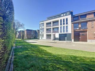 Cet appartement est situé près de Gand Dampoort. À pied et en transports en commun, vous pourrez facilement rejoindre le centre de Gand. Grâce...