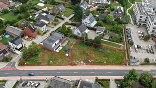 <p><span>PERCEEL BOUWGROND MET OPPERVLAKTE VAN 539 M² VOOR HALFOPEN BEBOUWING.</span></p><p><span>Het perceel is gelegen in het centrum van het landelijke Baardegem (Aalst), vlotte bereikbaarheid dankzij nabijheid N47.</span></p><p><span> </span></p><p><span>LOT 1 met een oppervlakte van 539 m² biedt de mogelijkheid tot het bouwen van een ruime halfopen bebouwing met een maximale gevelbreedte van 11,4 m.</span></p><p><span>De tuin is zuid-westelijk georiënteerd.</span></p><p><span> </span></p><p><span>Verkavelingsvoorschriften beschikbaar op aanvraag.</span></p><p><span>Kosten voor opmeting en plan ten bedrage van  800,00 exclusief btw ten laste van koper. </span></p>