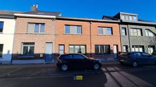 In een autoluwe woonwijk op wandelafstand van Schoten centrum en Schoten Vaart bieden wij u deze instapklare woning.Deze woning is prima onderhouden...