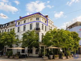 Informatie appartementDit charmante duplex appartement van ca. 80 m² bevindt zich op de 3de verdieping en wordt volledig gemeubeld verhuurd...