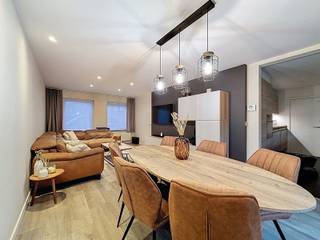 Ontdek deze rustig gelegen, instapklare woning met 3 slaapkamers, garage en een onderhoudsvriendelijke tuin.De inkomhal met gastentoilet leidt naar...