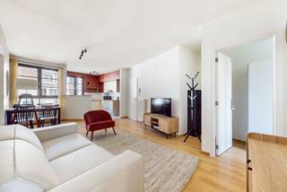 Infos et visites : 02 315 51 71À deux pas des commerces, des transports (gare d’Evere, trams, bus) et des grands axes, We Invest vous propose ce bel...
