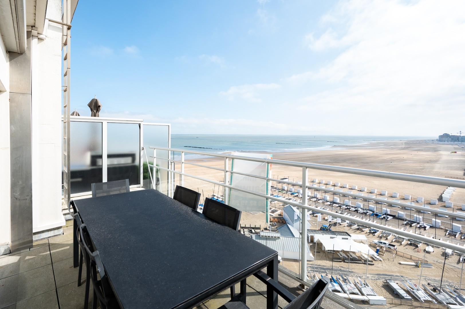 Appartement met magnifiek zeezicht op een 10de verdiepping gelegen in Duinbergen. - foto 3