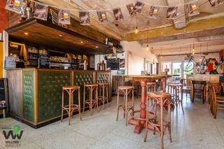 Handelspand met karaktervolle gevel te koop in het centrum van Kaprijke. Momenteel is het pand ingericht als horecazaak, maar het is veelzijdig en...