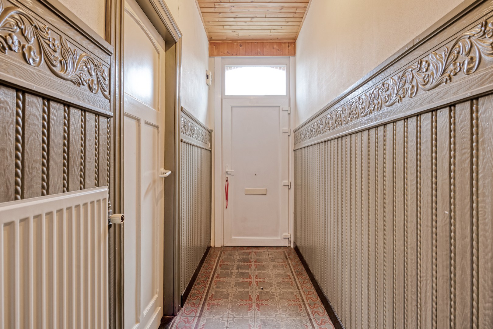 Op te knappen woning in het centrum van Mol met parkeerplaats ! - foto 2