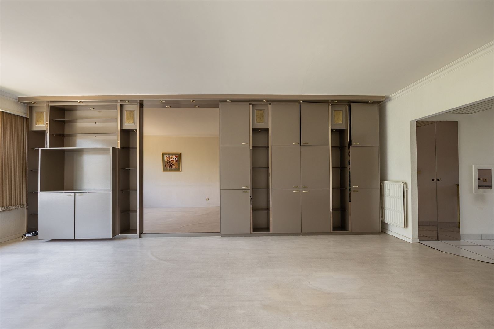 Ruim appartement met 2 slaapkamers, dressing en terras - foto 4