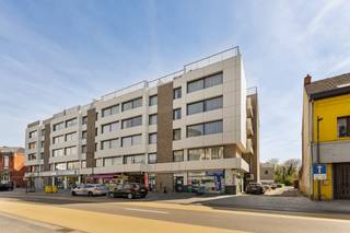 Uiterst gunstig gelegen hoekappartement op de eerste verdieping in het centrum van Mol. Voorzien van alle comfort en omvat o.a. een woonkamer...