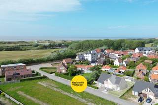 Instapklare halfopen bebouwing op een toplocatie aan de kust te koop! Ideaal als vaste woonst of tweede verblijf. Ontdek deze instapklare...