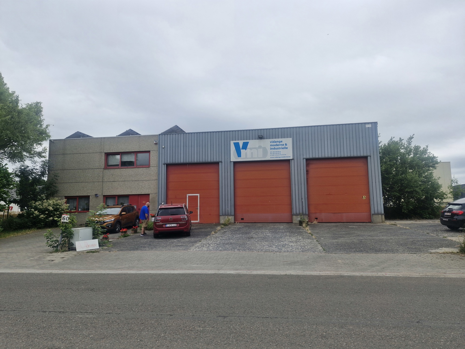 Te huur – Functioneel magazijn met kantoren in Nivelles Zuid - foto 4