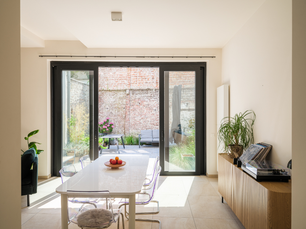 Centrum Gent - Instapklare burgerwoning met 4 slaapkamers, 2 badkamers, stadstuin en inpandig terras op een bijzonder centrale ligging. - foto 5