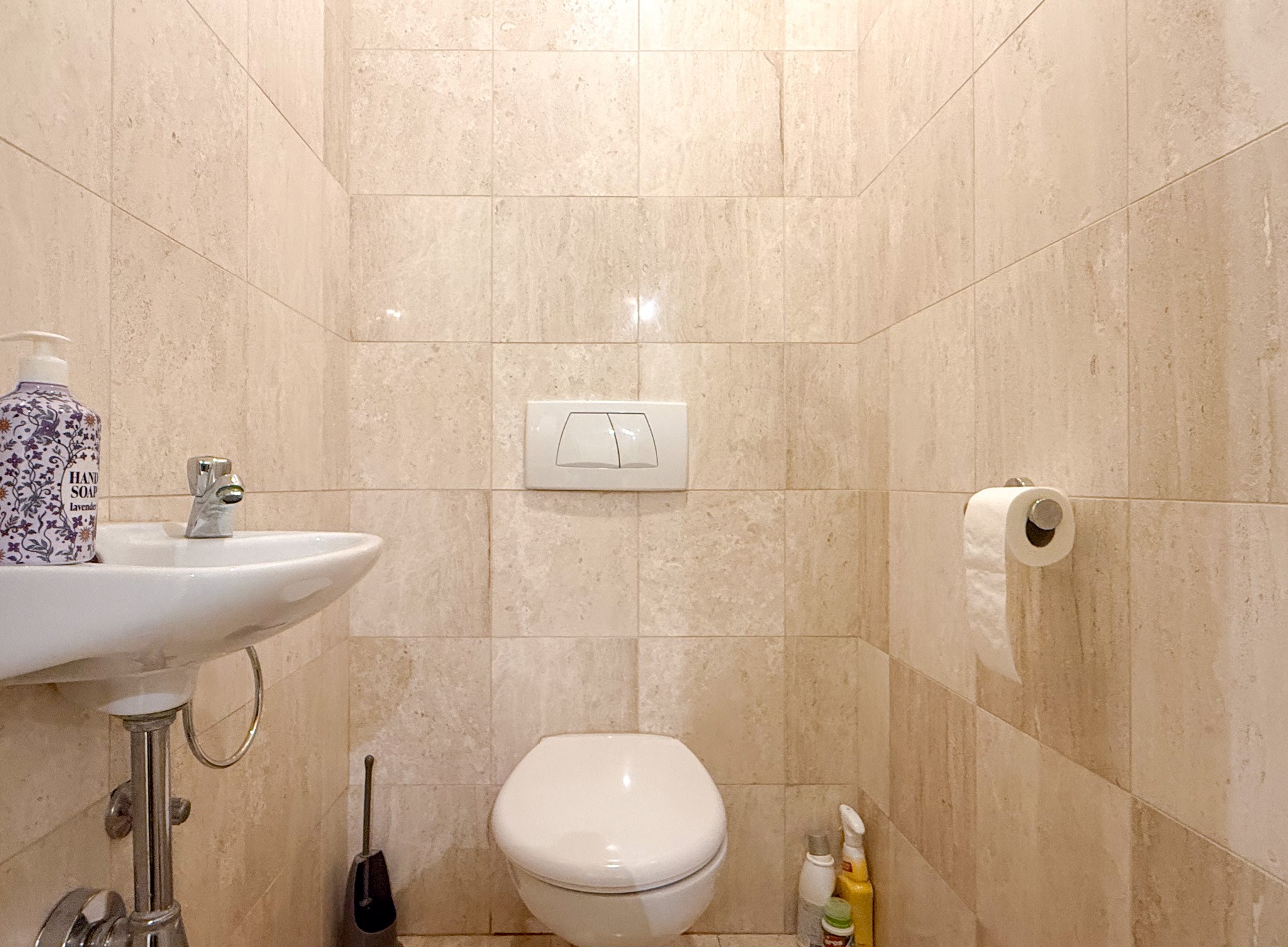 Lichtrijk appartement in centrum Beveren met twee slaapkamers, koertje en garage - foto 2