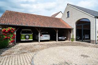 Uw droom van landelijk wonen wordt werkelijkheid met dit exclusief gerestaureerd landhuis met oneindig veel potentieel. Hier komt u thuis in een...