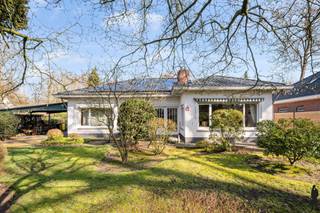 Gelijkvloerse woning op gegeerde topligging in Kalmthout-HeideDeze gelijkvloerse woning is gelegen op een uiterst gegeerde toplocatie in...