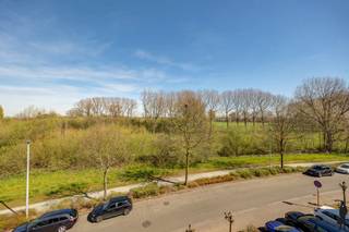 In een rustige, groene woonomgeving in Melsele, op wandelafstand van het centrum met winkels en horeca, bevindt zich dit indrukwekkende penthouse...