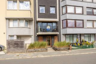 In dit recent gebouw, gelegen nabij het centrum van Sint-Idesbald en de Zeedijk, vinden we op het eerste en tweede verdiep een zeer mooi...