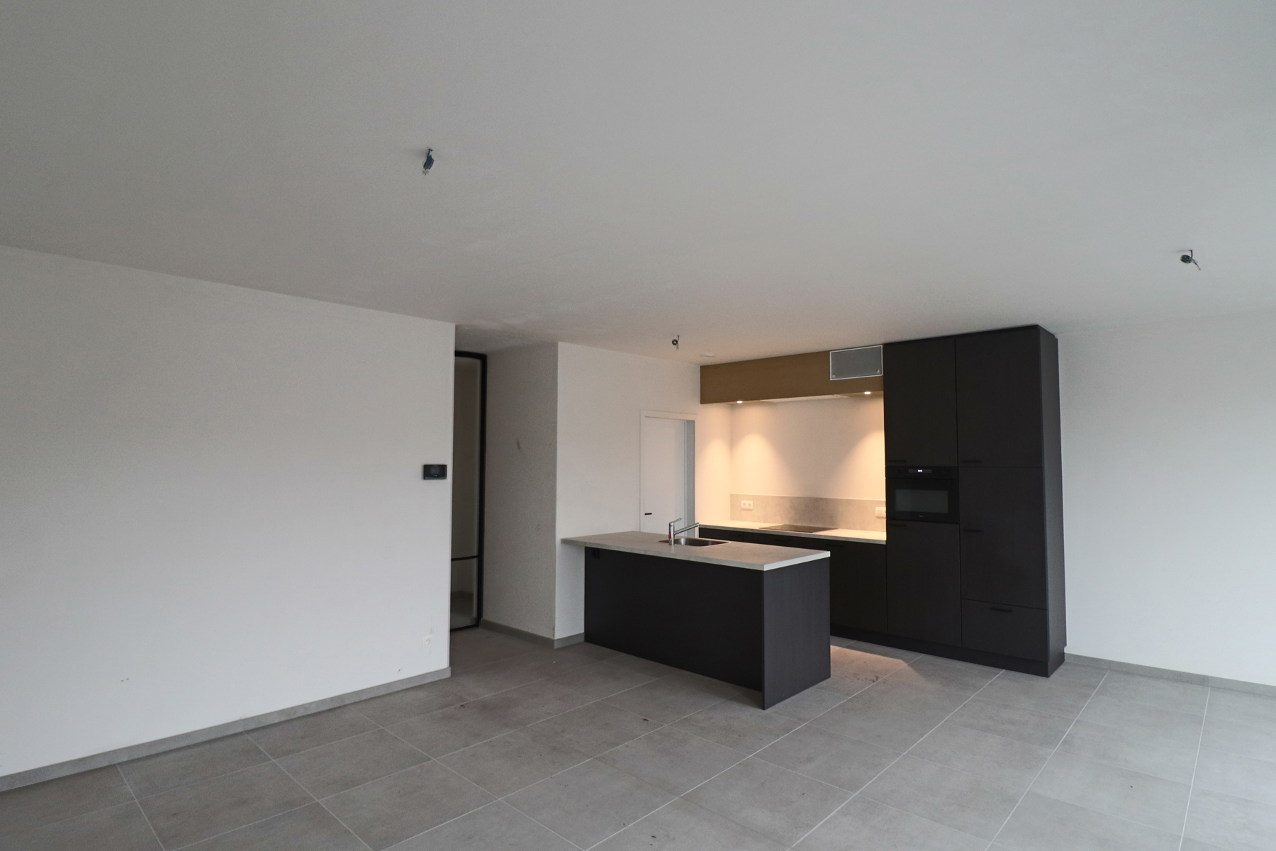 Woning met 3 slaapkamers en fietsenberging/carport op perceel van ca 367m² - foto 3