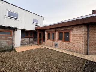 Verrassend aangename woning nabij het centrum van Kuurne met tuin en garage.Deze onopvallende woning is wat dieper gelegen in de Bavikhoofsestraat...
