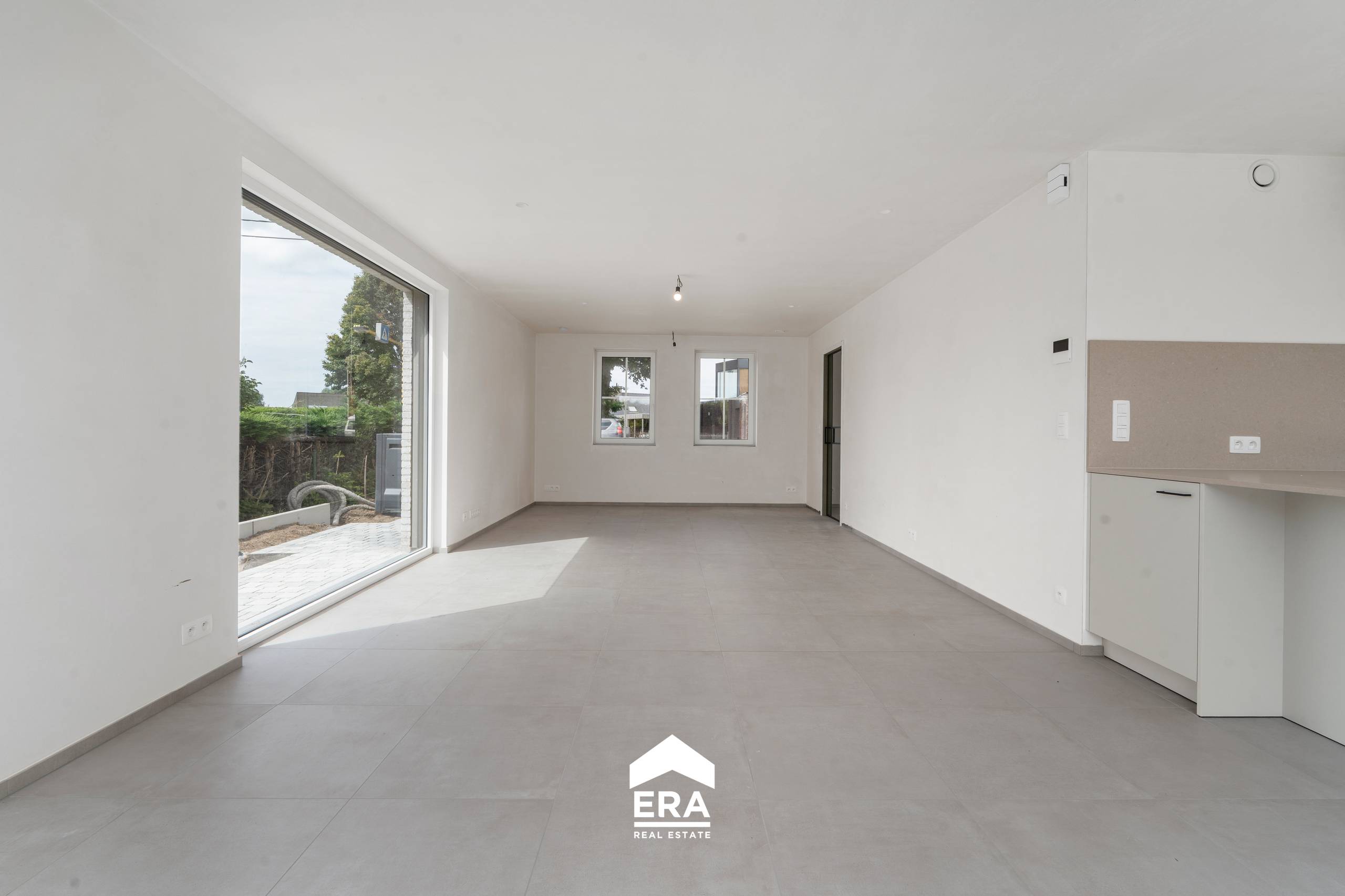 Prachtige 4 slaapkamer nieuwbouwwoning met 2 garages - foto 5