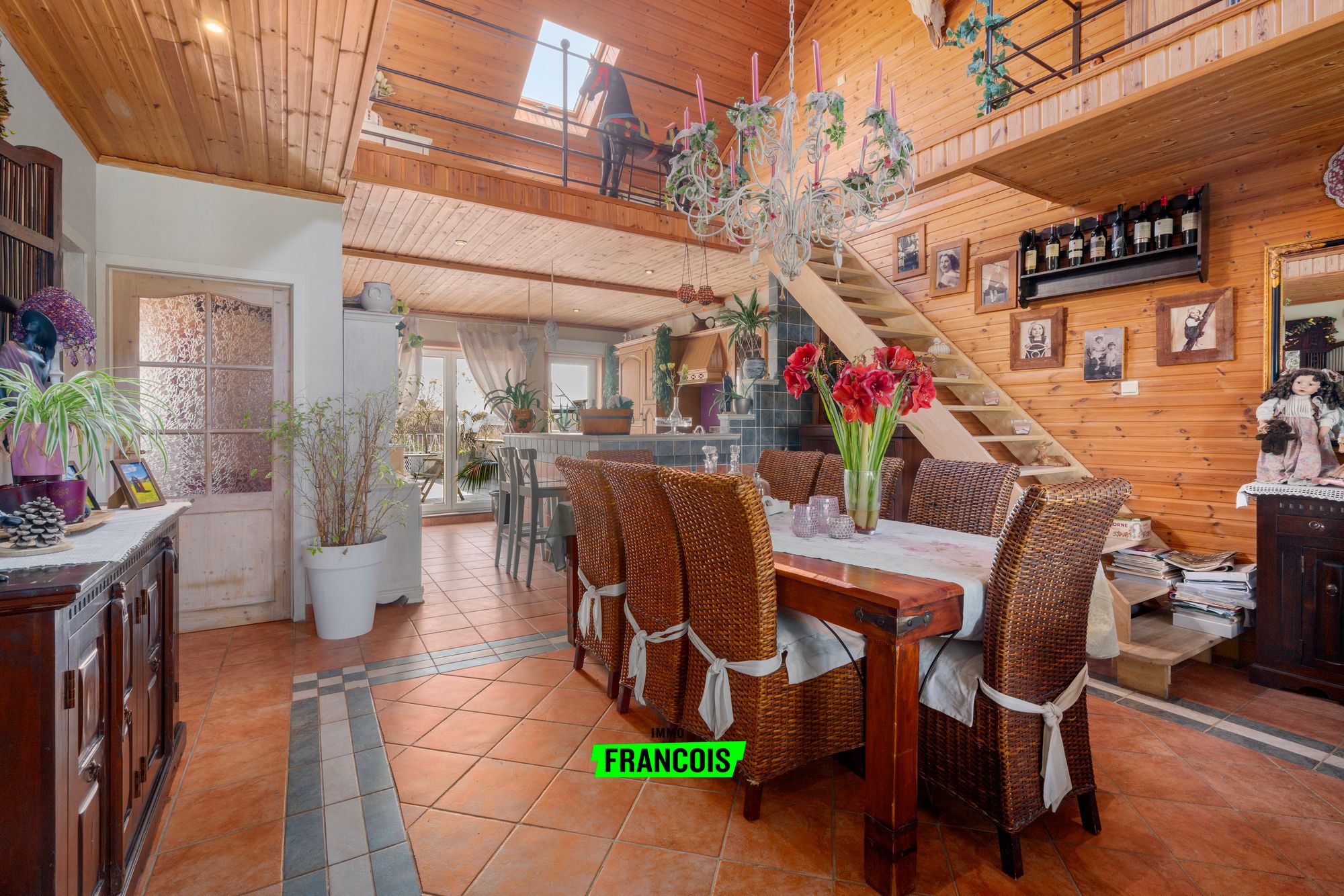 Ruime woning met handelsruimte te koop in Zelzate. - foto 4