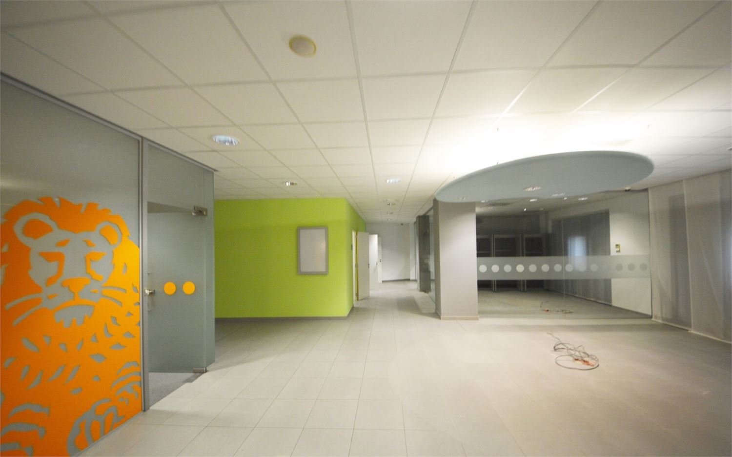 MODERN COMMERCIEEL PAND INCL. 6 PARKINGS - foto 4