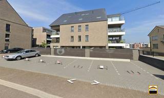 5 bovengrondse autostaanplaatsen in centrum Diepenbeek In het centrum van Diepenbeek bieden we 5 bovengrondse autostaanplaatsen te koop aan.De...