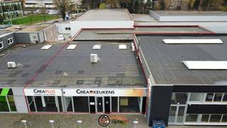 Bent u op zoek naar een polyvalente bedrijfsruimte te huur in een strategische buurt? Deze ruime showroom met magazijn biedt een...