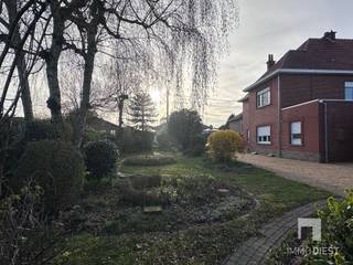 Stevige gezinswoning in mooie straat te Kaggevinne (Diest).Wonen in een gezinsvriendelijke omgeving, niet ver van Diest? Deze woning met charmante...